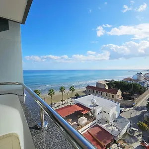 https://dios-ponte-finikoudes-beachfront-duplex-penthouse.larnacahotels.org