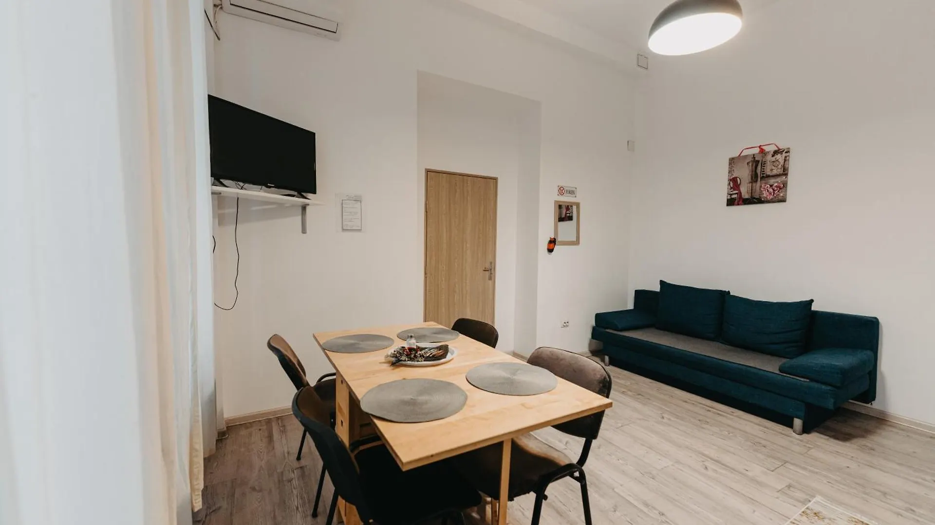 Studio Piata Amzei Nr.1 Bucharest Romania